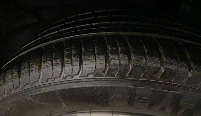 2022 Hyundai NEW I20 ASTA 1.2 MT, Petrol, Manual, 29,690 km, Left Rear Tyre Tread