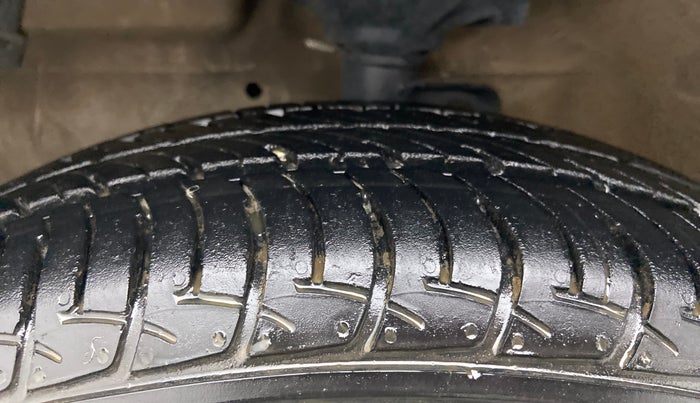 2016 Maruti Celerio VXI, Petrol, Manual, 97,726 km, Left Front Tyre Tread