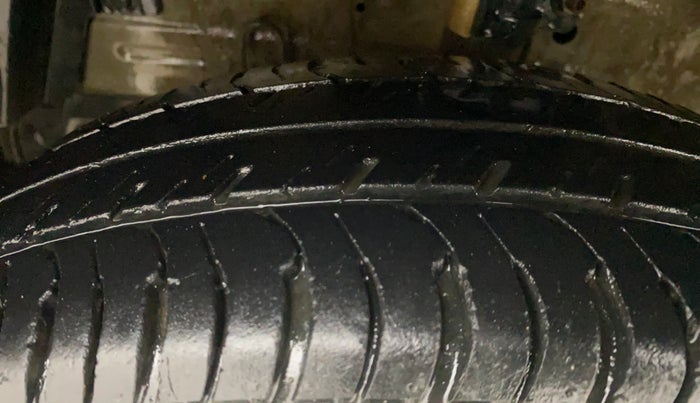 2015 Maruti Swift LXI, Petrol, Manual, 49,628 km, Left Front Tyre Tread