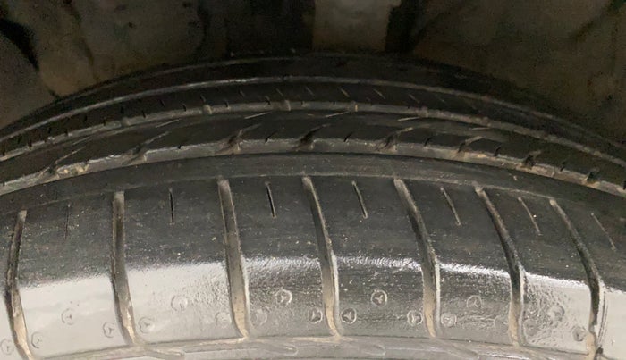 2016 Hyundai Creta SX PLUS 1.6 PETROL, Petrol, Manual, 61,936 km, Left Front Tyre Tread
