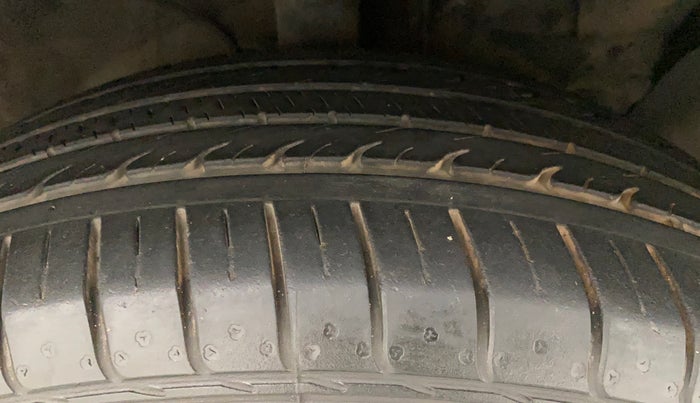 2016 Hyundai Creta SX PLUS 1.6 PETROL, Petrol, Manual, 61,936 km, Right Front Tyre Tread