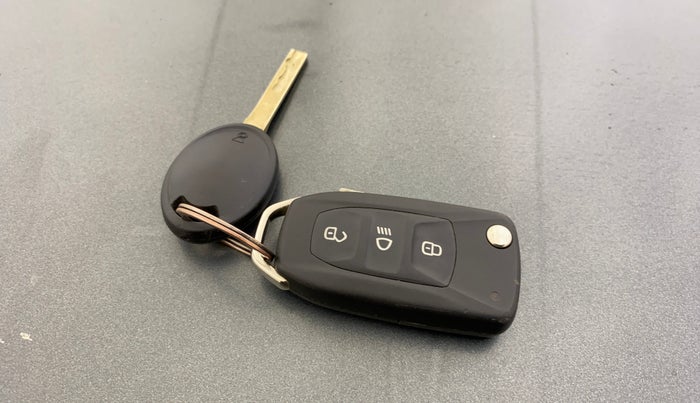 2023 Tata ALTROZ XM PLUS SUNROOF, Petrol, Manual, 19,692 km, Key Close Up