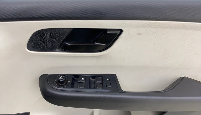 2023 Tata ALTROZ XM PLUS SUNROOF, Petrol, Manual, 19,692 km, Driver Side Door Panels Control