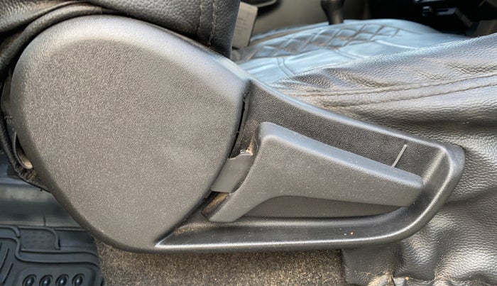 2020 Maruti S PRESSO VXI+, Petrol, Manual, 45,957 km, Driver Side Adjustment Panel