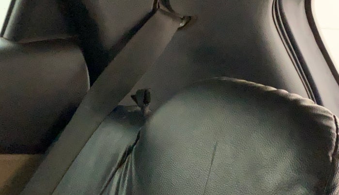 2016 Hyundai Eon ERA +, Petrol, Manual, 99,837 km, Second-row right seat - Seat adjuster lever broken but working