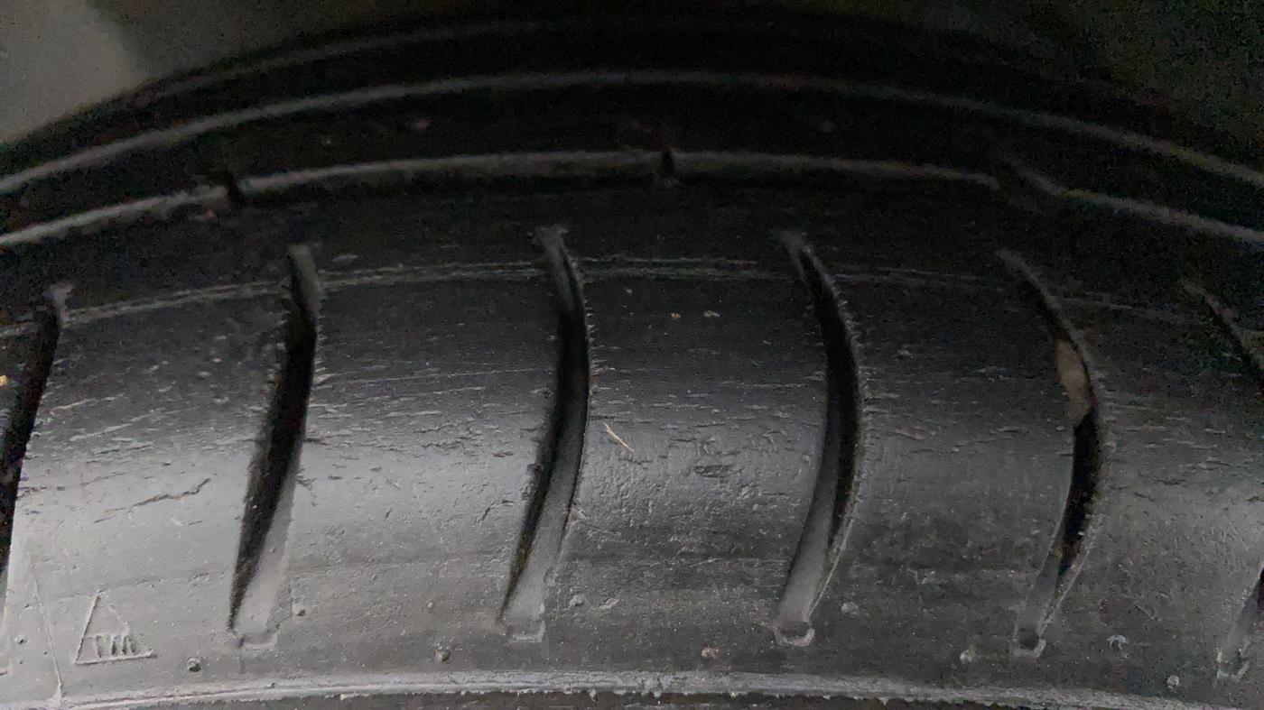 2016 Hyundai Eon ERA +, Petrol, Manual, 99,837 km, Left Front Tyre Tread