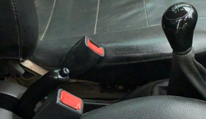 2016 Hyundai Eon ERA +, Petrol, Manual, 99,837 km, Gear Lever