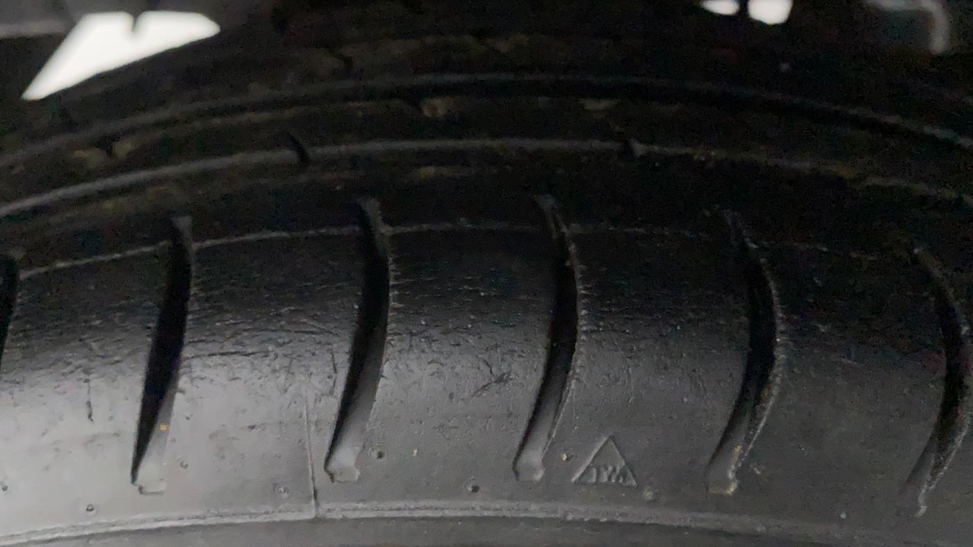 2016 Hyundai Eon ERA +, Petrol, Manual, 99,837 km, Right Rear Tyre Tread