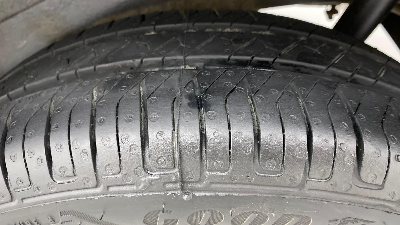 2017 Maruti Wagon R 1.0 VXI, Petrol, Manual, 40,990 km, Left Rear Tyre Tread