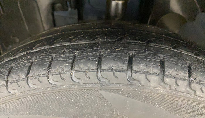 2017 Renault Kwid CLIMBER 1.0, Petrol, Manual, 48,587 km, Left Front Tyre Tread