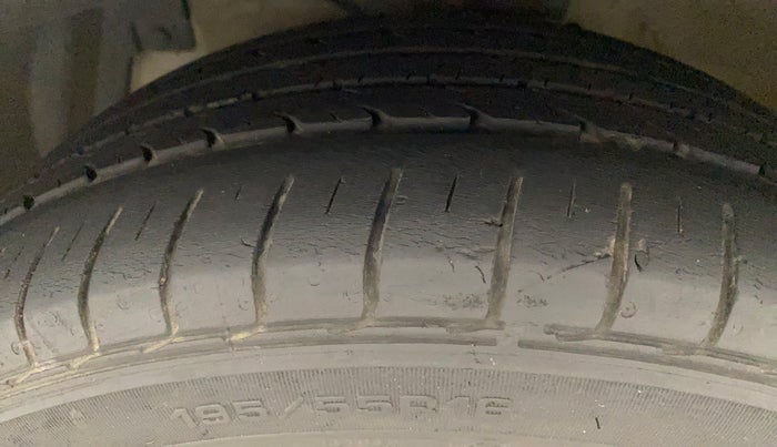 2016 Maruti Ciaz ZXI+, Petrol, Manual, 80,506 km, Left Front Tyre Tread