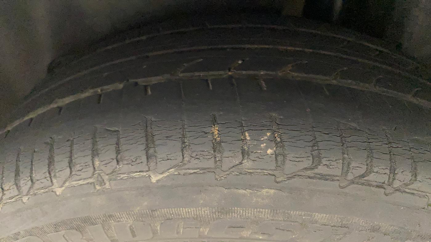 2016 Maruti Ciaz ZXI+, Petrol, Manual, 80,506 km, Left Rear Tyre Tread
