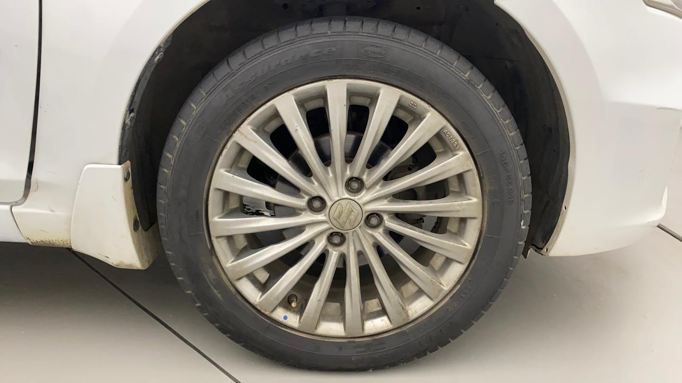 2016 Maruti Ciaz ZXI+, Petrol, Manual, 80,506 km, Right Front Wheel