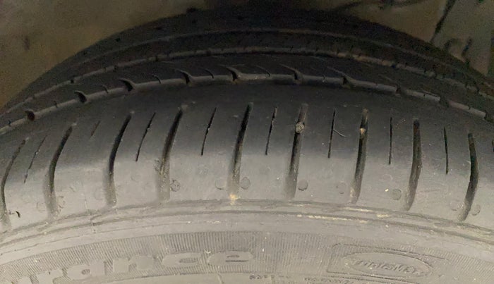 2016 Maruti Ciaz ZXI+, Petrol, Manual, 80,506 km, Right Front Tyre Tread