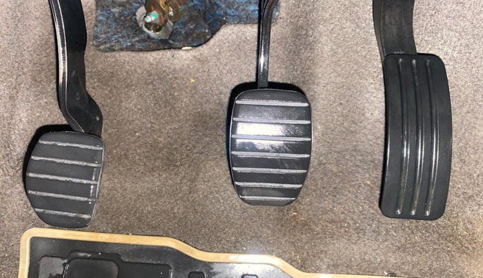 2015 Renault Lodgy 110 PS RXL 8STR, Diesel, Manual, 53,119 km, Pedals