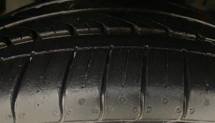 2015 Renault Lodgy 110 PS RXL 8STR, Diesel, Manual, 53,119 km, Left Front Tyre Tread