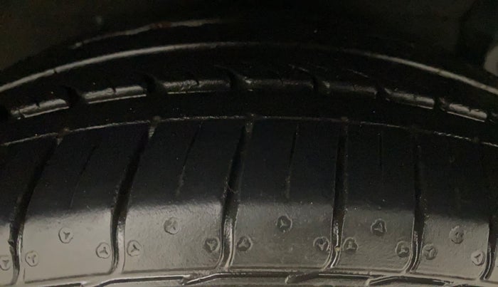 2015 Renault Lodgy 110 PS RXL 8STR, Diesel, Manual, 53,119 km, Left Rear Tyre Tread