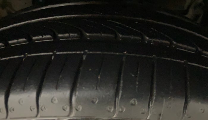 2015 Renault Lodgy 110 PS RXL 8STR, Diesel, Manual, 53,119 km, Right Front Tyre Tread