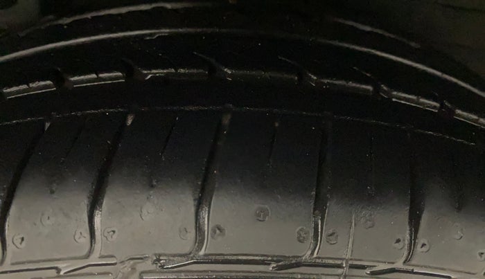 2015 Renault Lodgy 110 PS RXL 8STR, Diesel, Manual, 53,119 km, Right Rear Tyre Tread