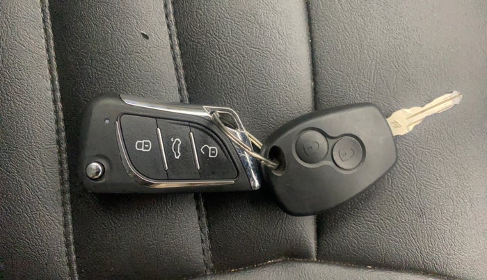 2015 Renault Lodgy 110 PS RXL 8STR, Diesel, Manual, 53,119 km, Key Close Up