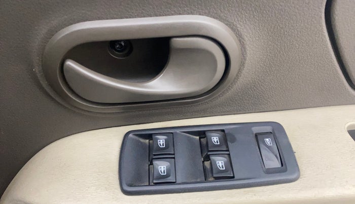 2015 Renault Lodgy 110 PS RXL 8STR, Diesel, Manual, 53,119 km, Driver Side Door Panels Control