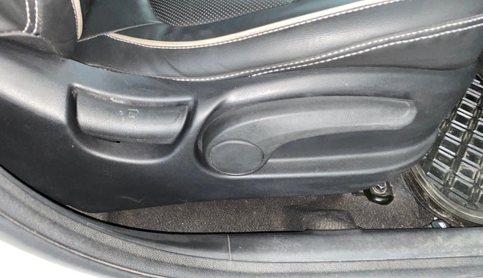 2016 Hyundai Creta SX PLUS AT 1.6 PETROL, Petrol, Automatic, 67,102 km, Driver Side Adjustment Panel
