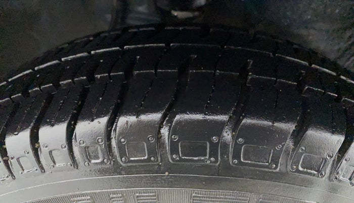 2013 Maruti Alto 800 LXI, Petrol, Manual, 9,008 km, Right Front Tyre Tread