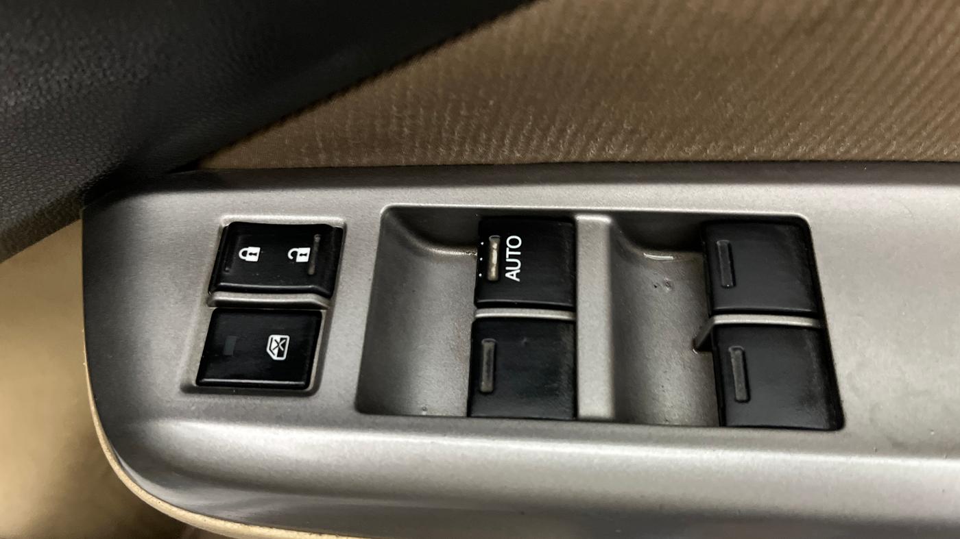 2015 Honda City 1.5L I-VTEC V MT, Petrol, Manual, 1,02,351 km, Driver Side Door Panels Control