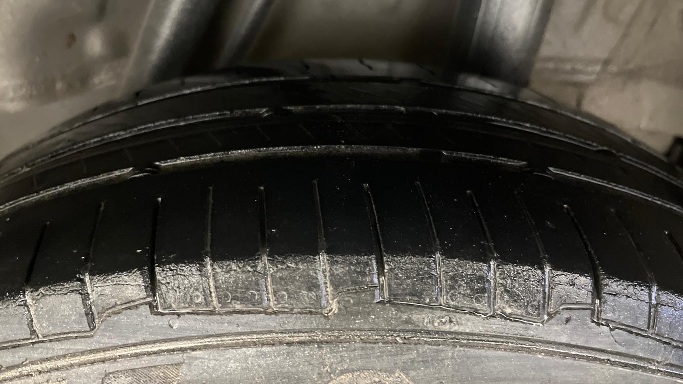 2015 Honda City 1.5L I-VTEC V MT, Petrol, Manual, 1,02,351 km, Left Rear Tyre Tread