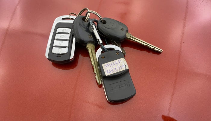 2013 Hyundai Eon MAGNA +, Petrol, Manual, 53,581 km, Key Close Up