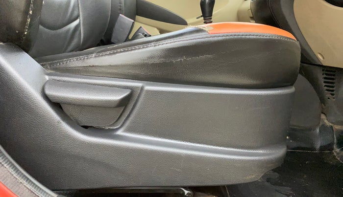 2013 Hyundai Eon MAGNA +, Petrol, Manual, 53,581 km, Driver Side Adjustment Panel