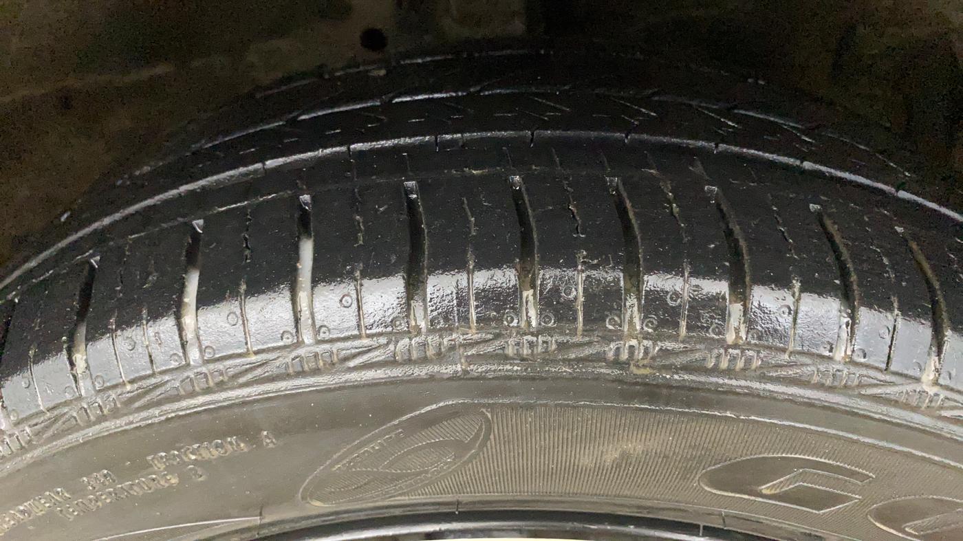 2017 Maruti Ertiga VXI, Petrol, Manual, 74,785 km, Right Front Tyre Tread