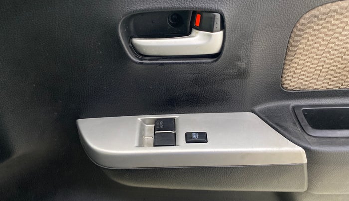 2017 Maruti Wagon R 1.0 LXI CNG, CNG, Manual, 50,765 km, Driver Side Door Panels Control