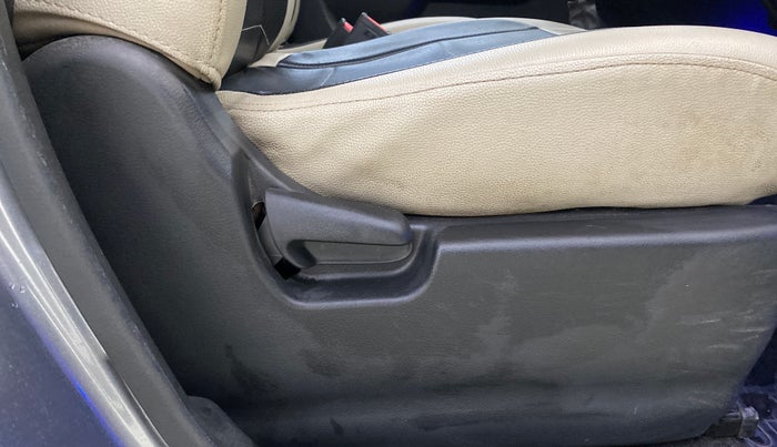 2017 Maruti Wagon R 1.0 LXI CNG, CNG, Manual, 50,765 km, Driver Side Adjustment Panel