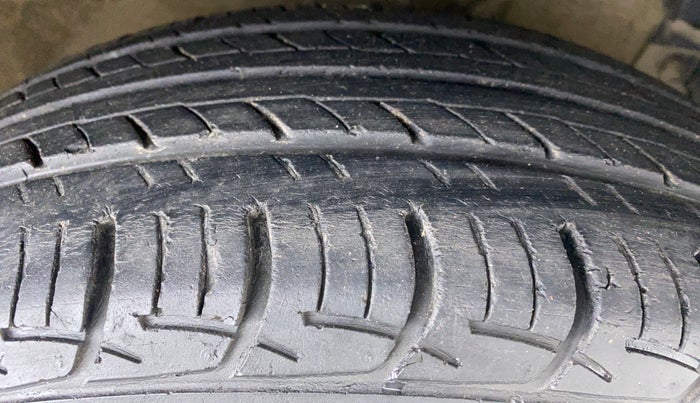 2016 Maruti Swift Dzire ZXI 1.2 BS IV, Petrol, Manual, 38,809 km, Right Front Tyre Tread