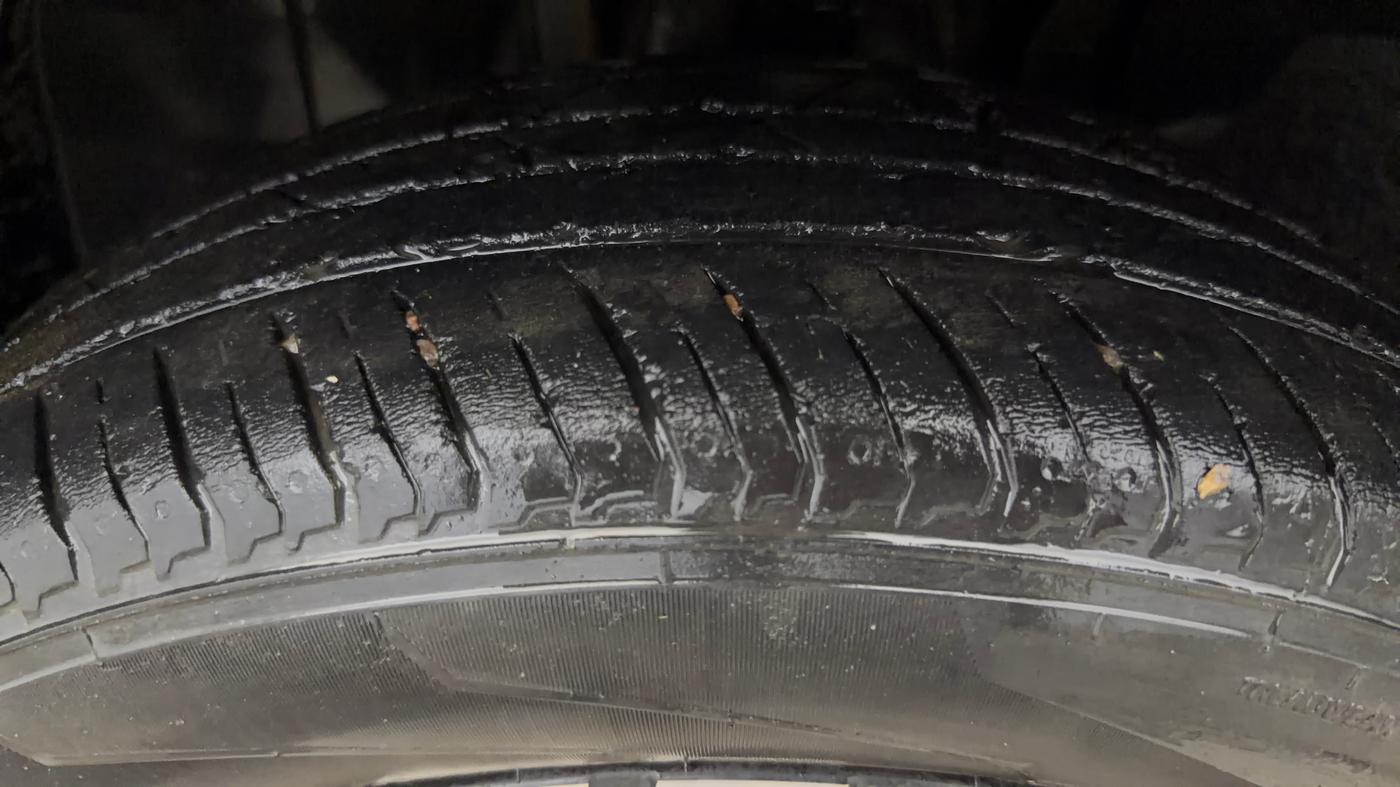 2023 Renault Kiger RXZ TURBO CVT, Petrol, Automatic, 50,755 km, Left Front Tyre Tread