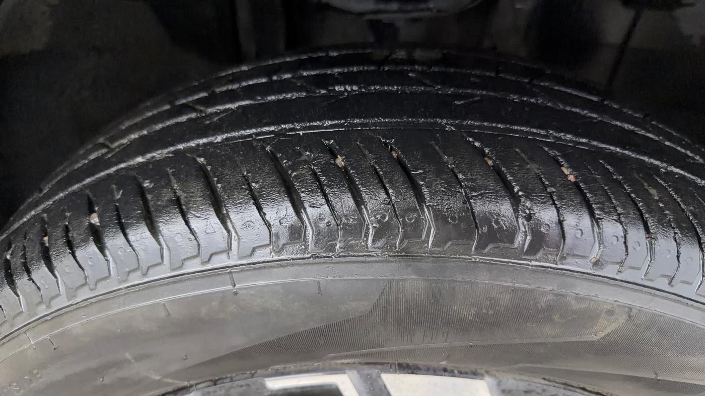 2023 Renault Kiger RXZ TURBO CVT, Petrol, Automatic, 50,755 km, Right Front Tyre Tread