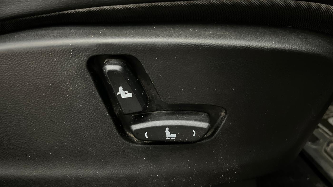 2020 MG HECTOR SHARP HYBRID 1.5 PETROL, Petrol, Manual, 1,04,583 km, Driver Side Adjustment Panel