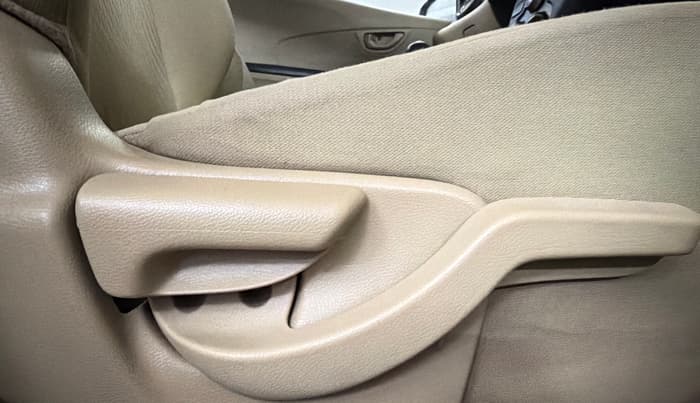 2015 Honda Amaze 1.2L I-VTEC S, Petrol, Manual, 41,191 km, Driver Side Adjustment Panel