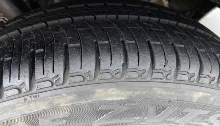 2016 Mahindra Kuv100 K4+ 6 STR, Petrol, Manual, 14,747 km, Right Front Tyre Tread