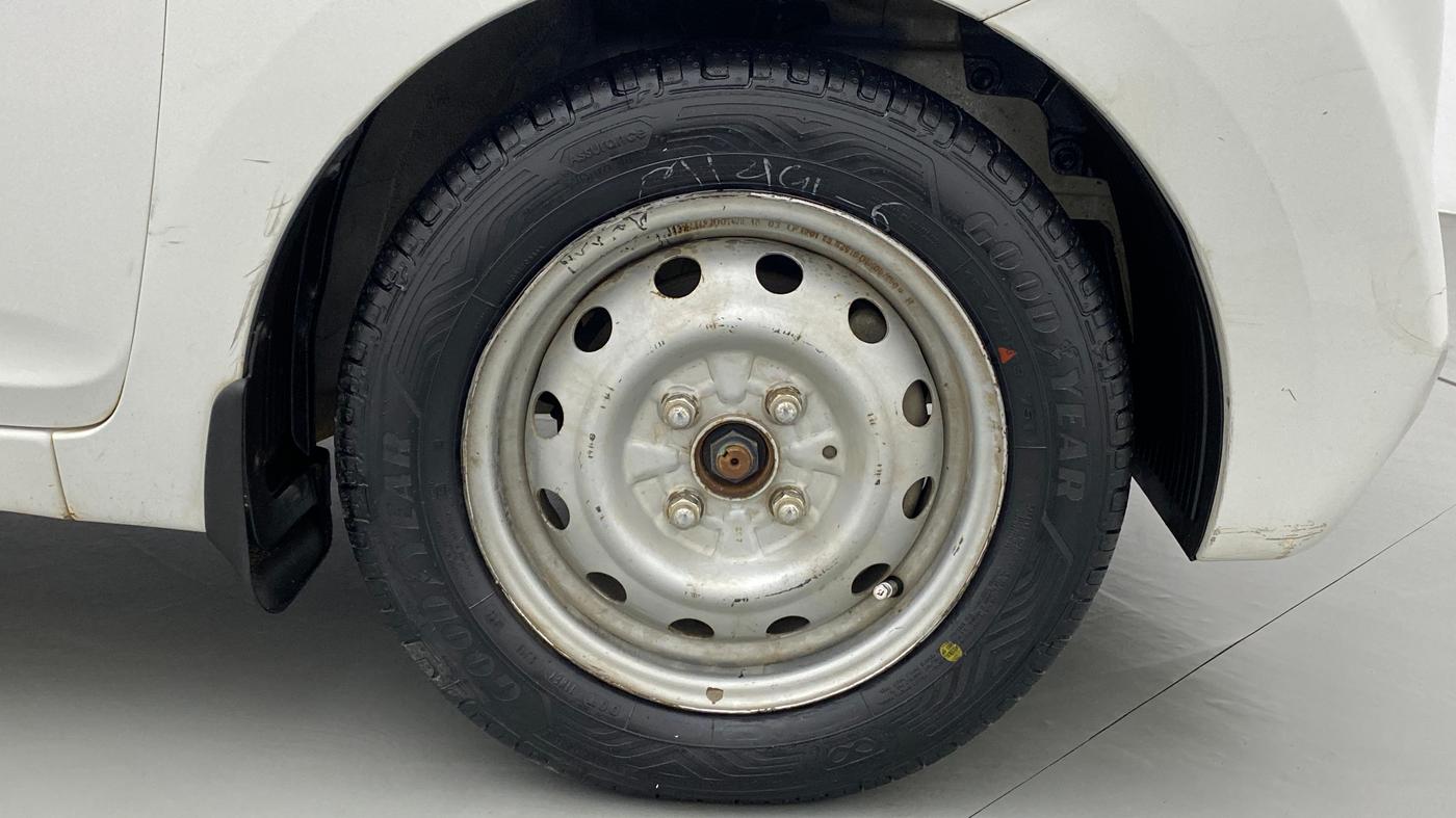 2018 Hyundai Eon ERA +, CNG, Manual, 33,366 km, Right Front Wheel