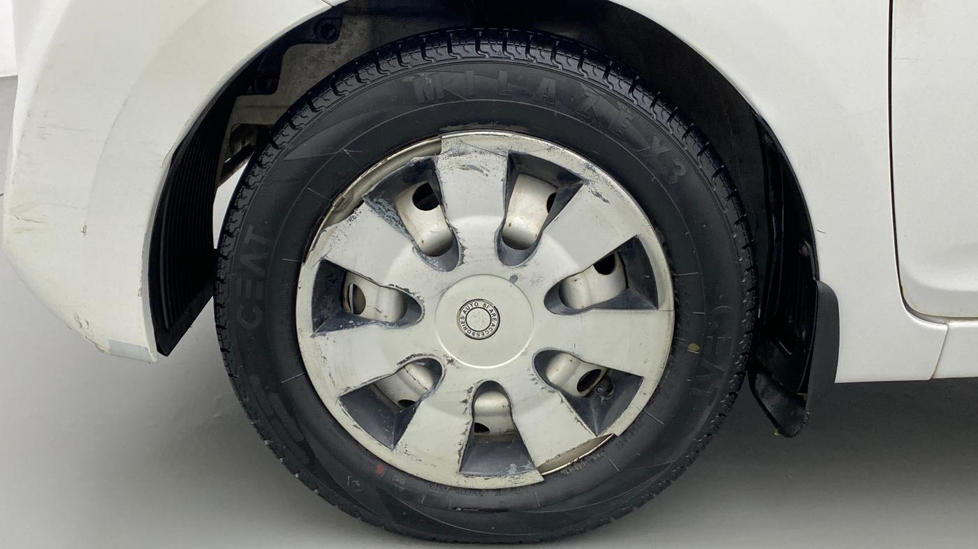 2018 Hyundai Eon ERA +, CNG, Manual, 33,366 km, Left Front Wheel