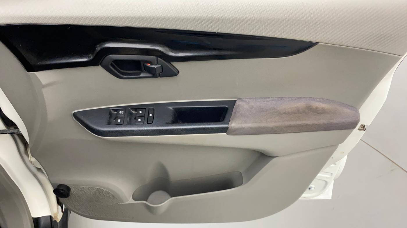 2016 Mahindra Kuv100 K8 D 6 STR, Diesel, Manual, 75,661 km, Driver Side Door Panels Control