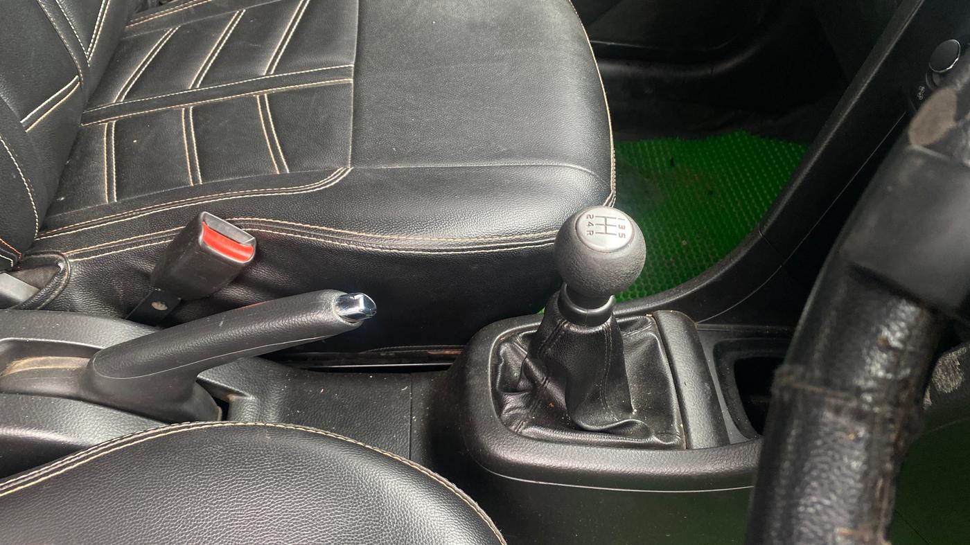 2014 Maruti Swift ZXI, Petrol, Manual, 75,340 km, Gear Lever