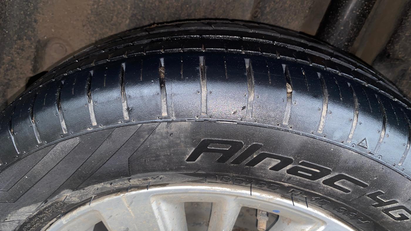2014 Maruti Swift ZXI, Petrol, Manual, 75,340 km, Left Rear Tyre Tread