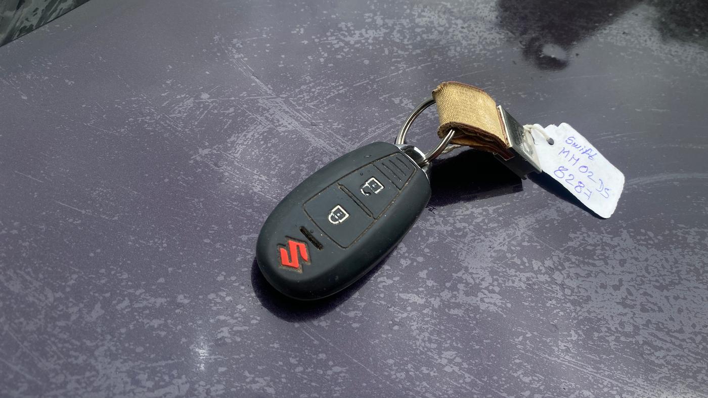 2014 Maruti Swift ZXI, Petrol, Manual, 75,340 km, Key Close Up