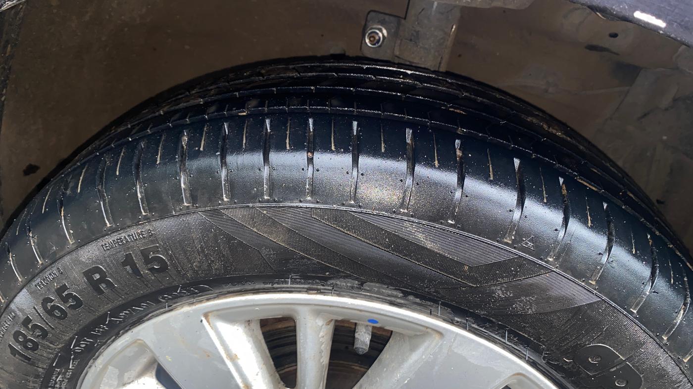 2014 Maruti Swift ZXI, Petrol, Manual, 75,340 km, Right Front Tyre Tread