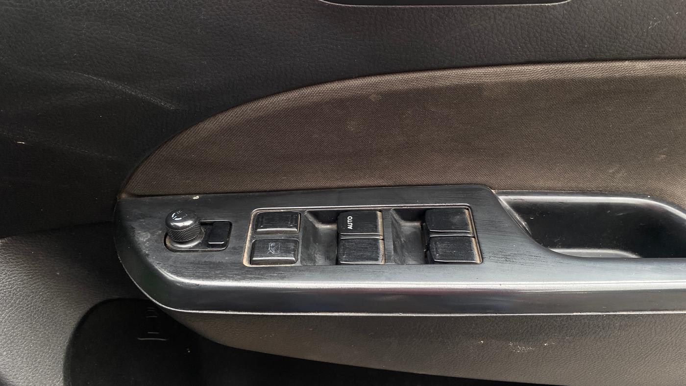 2014 Maruti Swift ZXI, Petrol, Manual, 75,340 km, Driver Side Door Panels Control