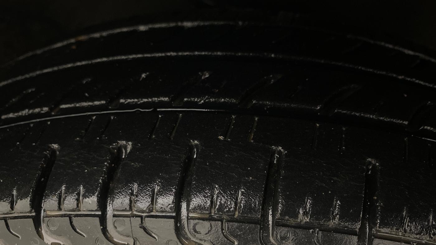 2013 Maruti A Star VXI (ABS) AT, Petrol, Automatic, 79,346 km, Right Front Tyre Tread