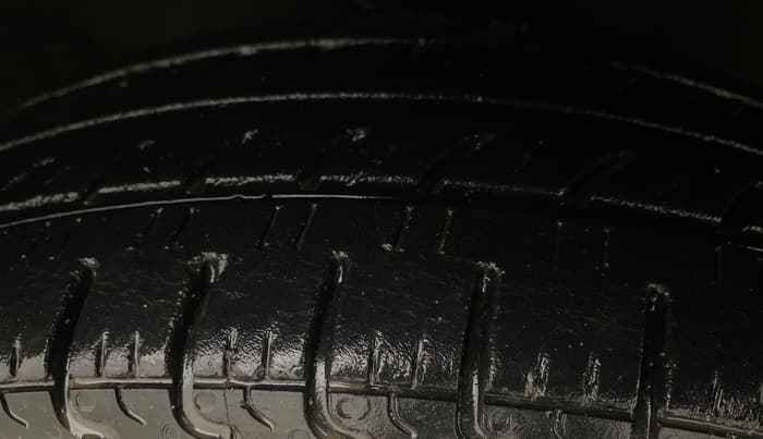 2013 Maruti A Star VXI (ABS) AT, Petrol, Automatic, 79,346 km, Right Front Tyre Tread